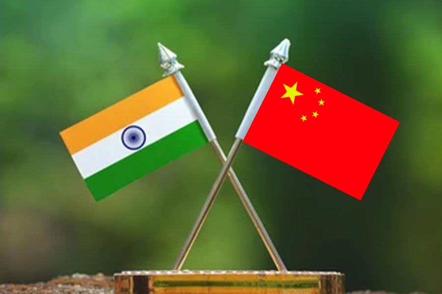 india-china flags